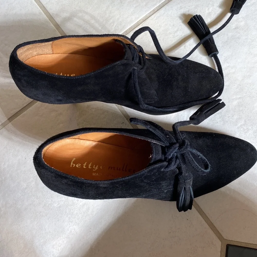 Adorable black suede Bettye Muller bootie heels, 36 - Picture 5 of 14